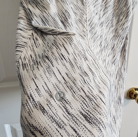 Lululemon t-shirt - Picture 3 of 3